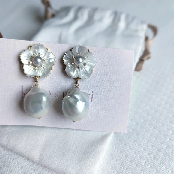 NWT Kate + Mari Freshwater Pearl Drop Flower Rose Gold Earrings Wedding White - Picture 4 of 4